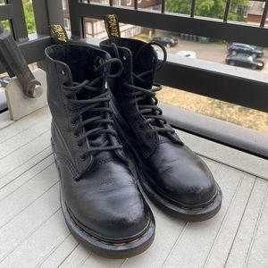 1460 Women’s Pascal Virginia Leather Doc Martens